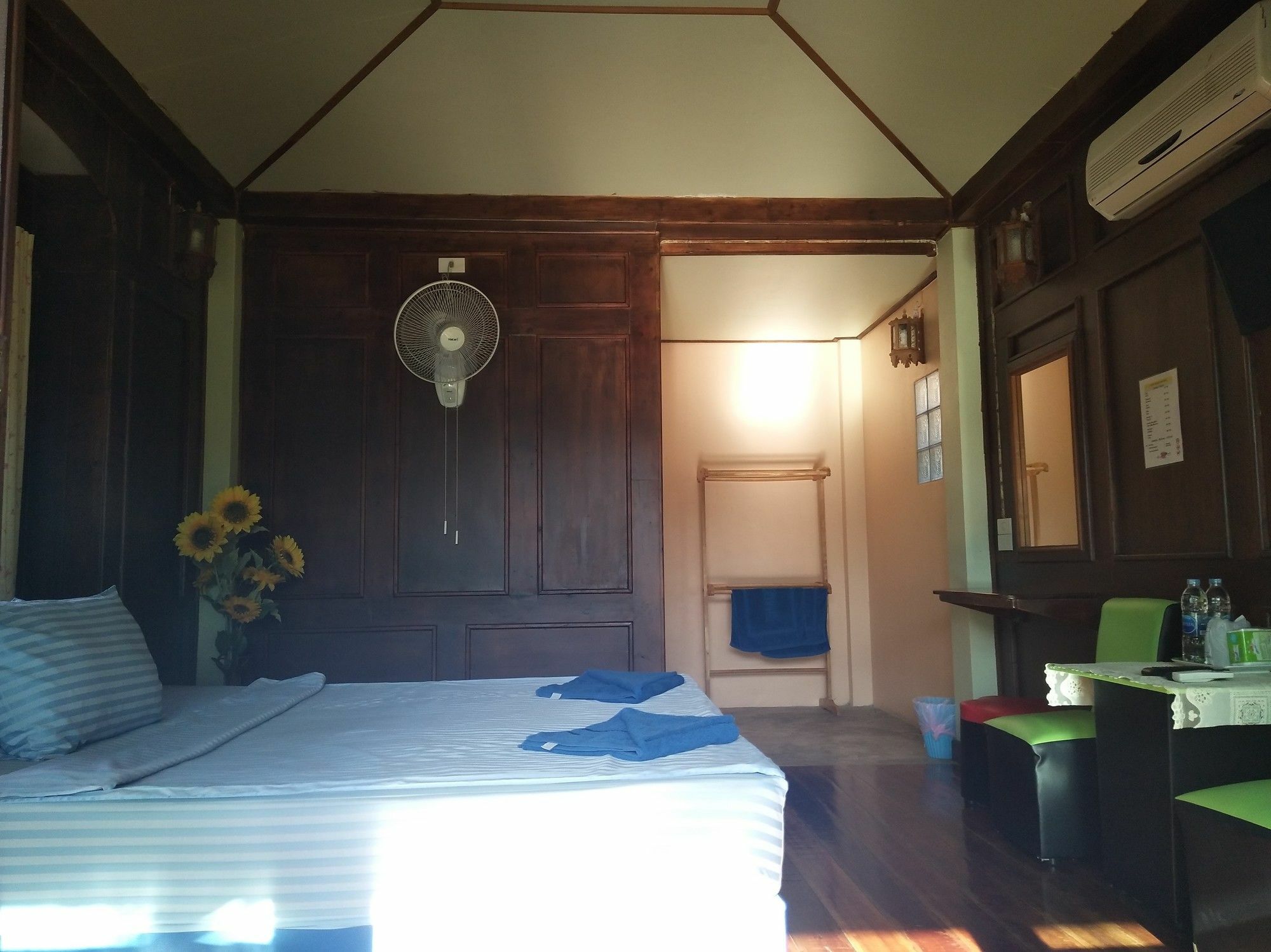 Markhouse Bungalow Ko Kut 外观 照片